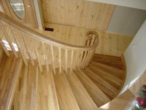 リビングにカーブ階段