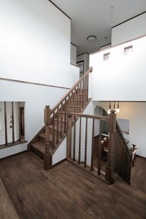 踊り場部分のフリースペースです、造り付けのカウンターで、デスクコーナーになってます