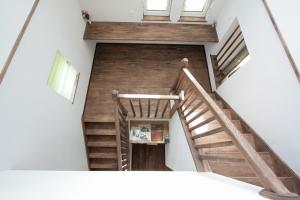 ２Ｆホールからの目線です、吹き抜けの効果で広々空間を無くさずに容積を増やしてます