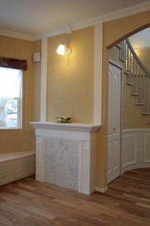 マントルピース風の飾り棚です＾＾
照明もマッチしてますねぇ〜＾＾