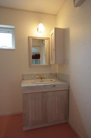 輸入の洗面ボウルと水栓で手作りの洗面台です＾＾