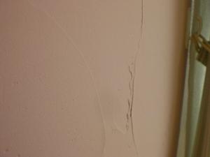 塗り壁はコテムラを付けて塗ってます、
日中と照明の明かりで見るのと少し色が違って見えるのも良い感じなんです＾＾