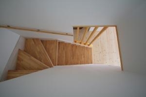 縦格子の手摺がコンパクトなプランなのに開放感を出してくれてますよぉ〜＾＾