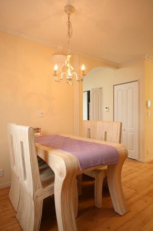 ダイニング
照明も素敵な雰囲気をだしてます☆”