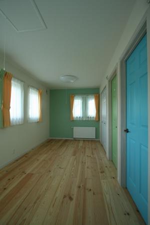 壁紙とドアの色を揃えています☀
-