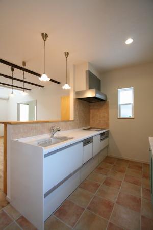 キッチン
床はタイルなので掃除も楽です!!