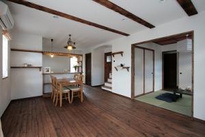 リビングと和室が続いている間取りなので、たくさんのお客様が来た時も広く使えます♪