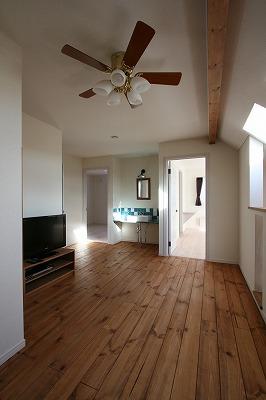 ◆セカンドリビング
２階のホールは広めにとり
テレビを見ながらゆったりと。