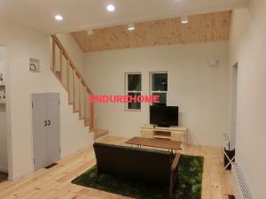 無垢フロアーはクリアで塗装し
ナチュラルで温かみあるリビング