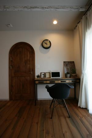 リビングの隅にあるパソコンスペース