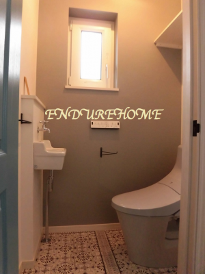 シンプルな中にもクッションフロアの
素敵な柄が引き立ちおしゃれです