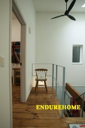 2階ホールは勾配天井になっています。