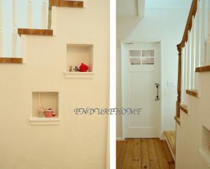 階段下に作られたニッチ。
モールディングでお化粧
少し手を加えるだけで別人に変身♪