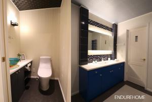 トイレの洗面ボウルはオーナー様こだわり♪
洗面台は造作で造りました
取っ手も全てお好みにコーディネートできます♪