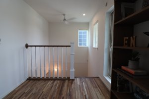 2階ホールも化粧手摺